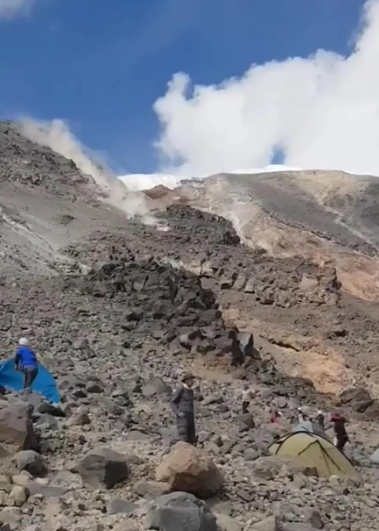 Ağrı Dağı zirve yolunda dağcılar heyelan tehlikesiyle karşı karşıya kaldı