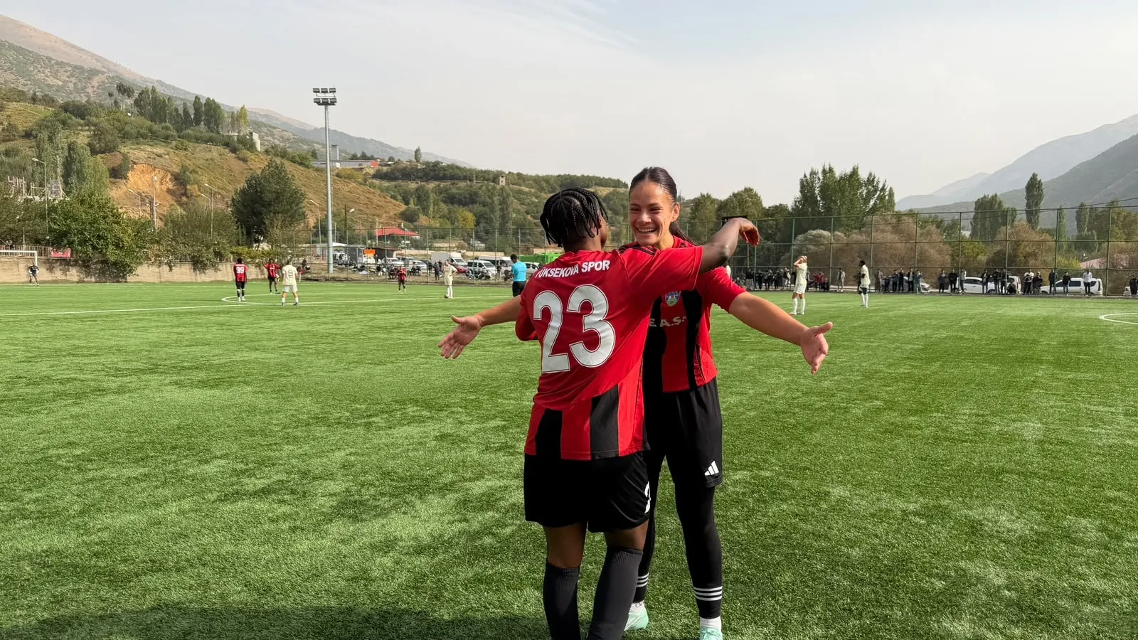Yüksekova Spor evinde lider Fenerbahçe ile puanları paylaştı