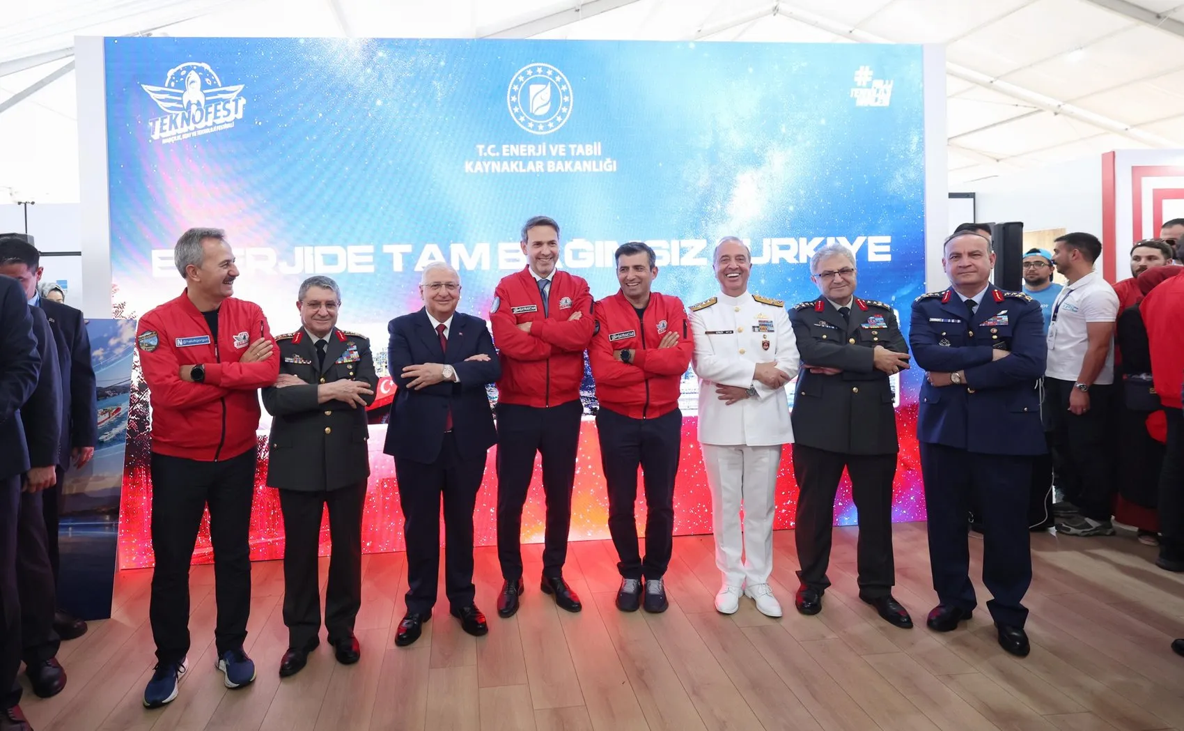 Bakan Güler Şanlıurfa'da TEKNOFEST stantlarını inceledi