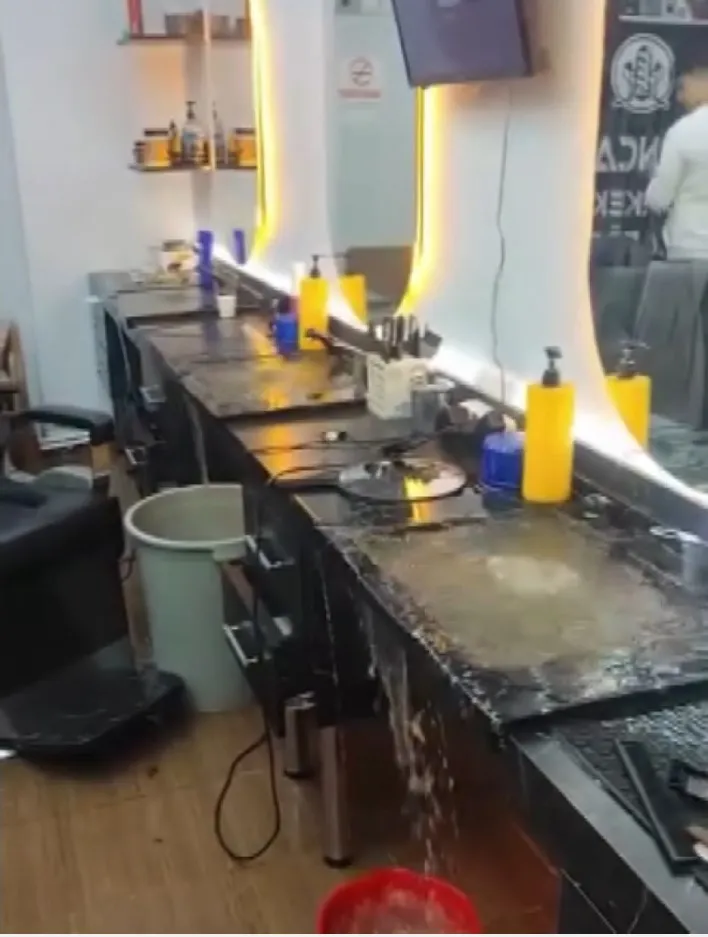 Diyarbakır'da şiddetli sağanak hayatı felç etti