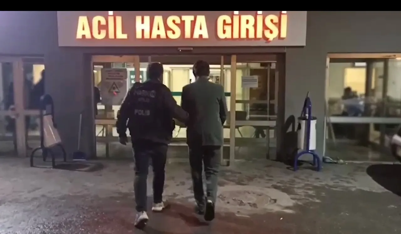 Tatvan'da yolcu otobüsünde yakalanan şüphelinin midesinden uyuşturucu çıktı