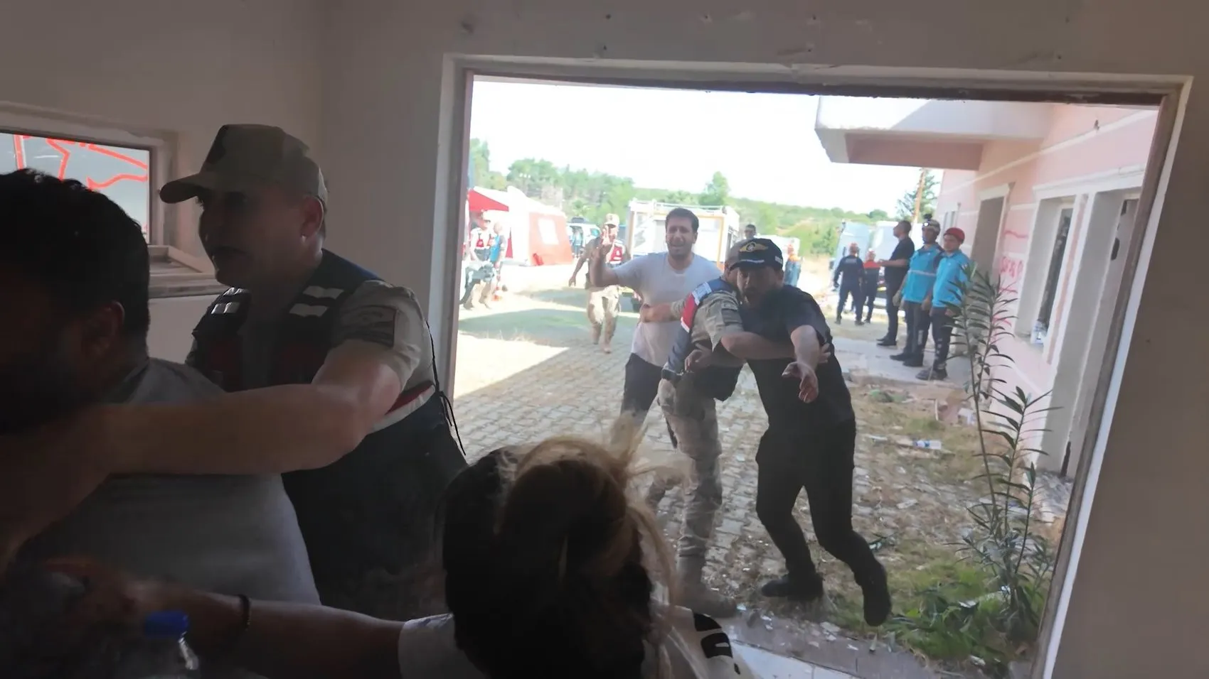Şanlıurfa'da gerçeği aratmayan deprem tatbikatı