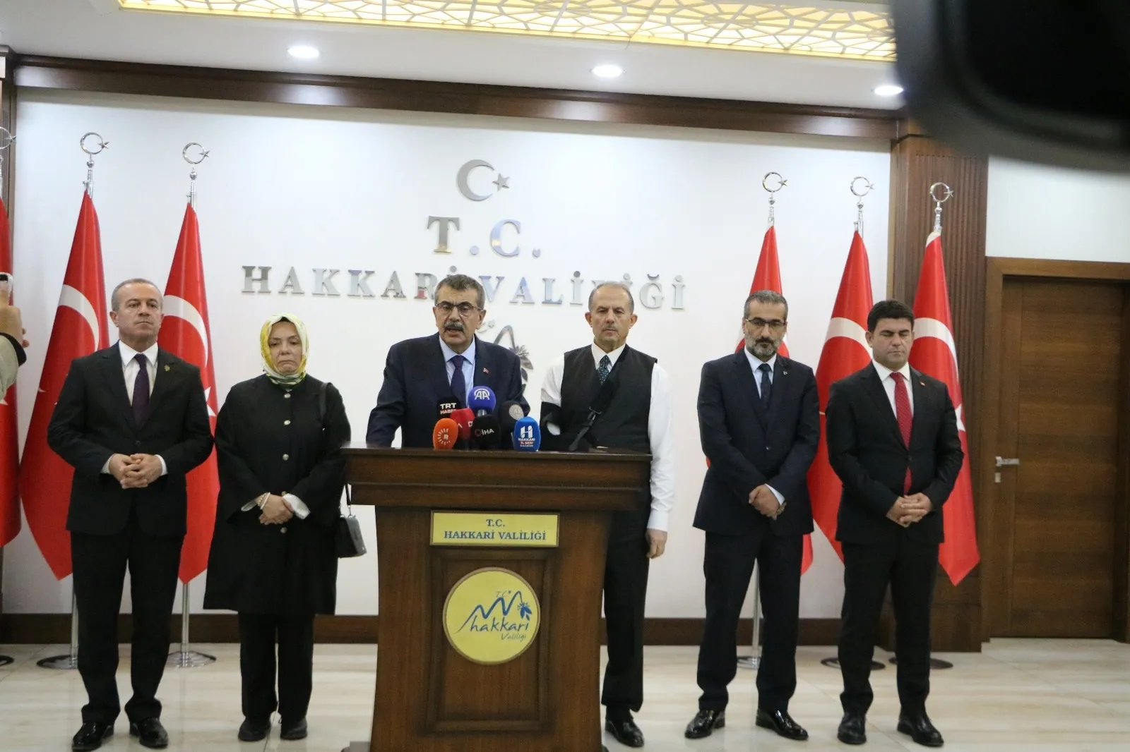 Bakan Tekin Hakkari eğitim yatırımlarını ve başarı verilerini değerlendirdi