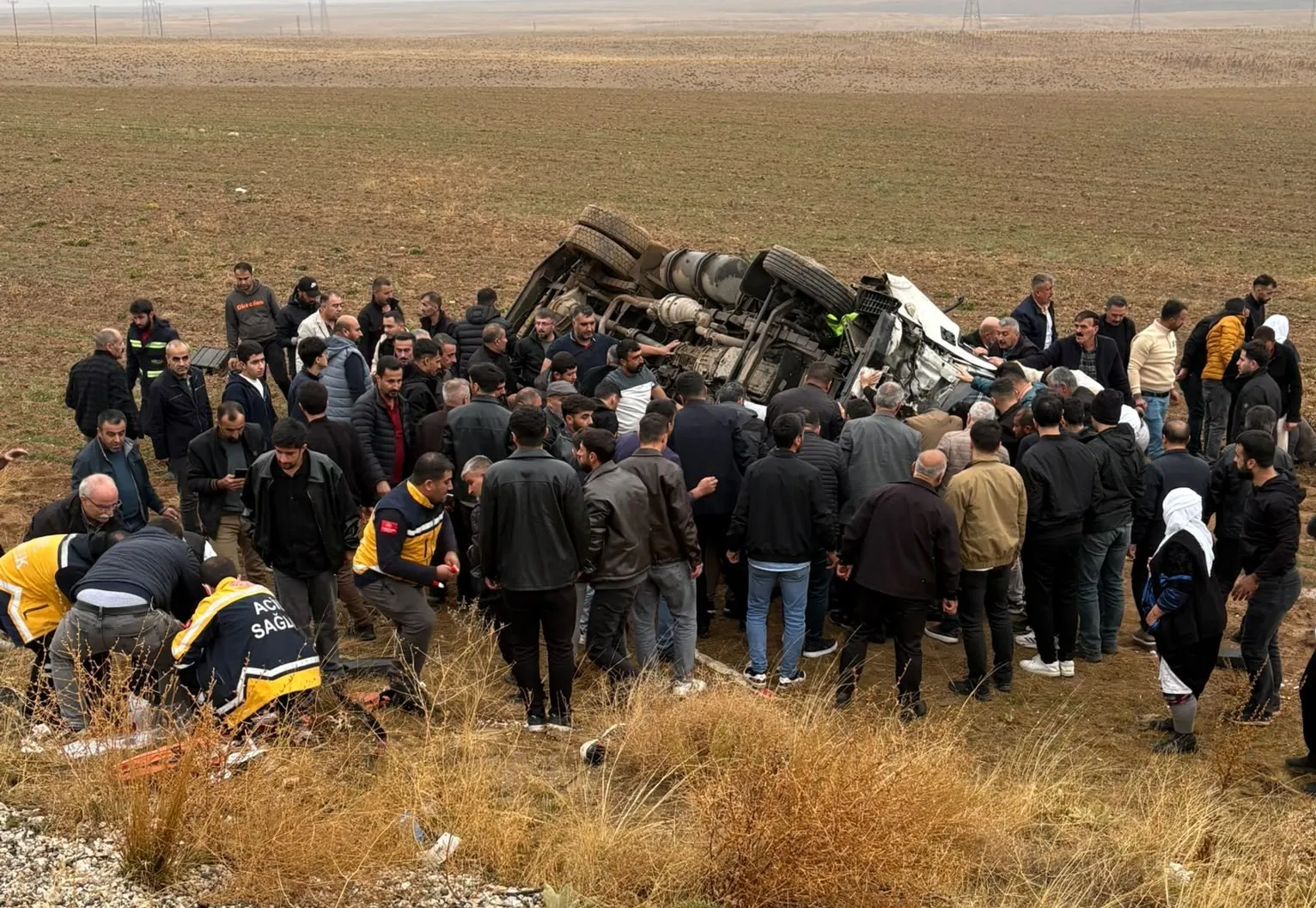 Hakkari Van kara yolunda zincirleme kaza 12 yaralı
