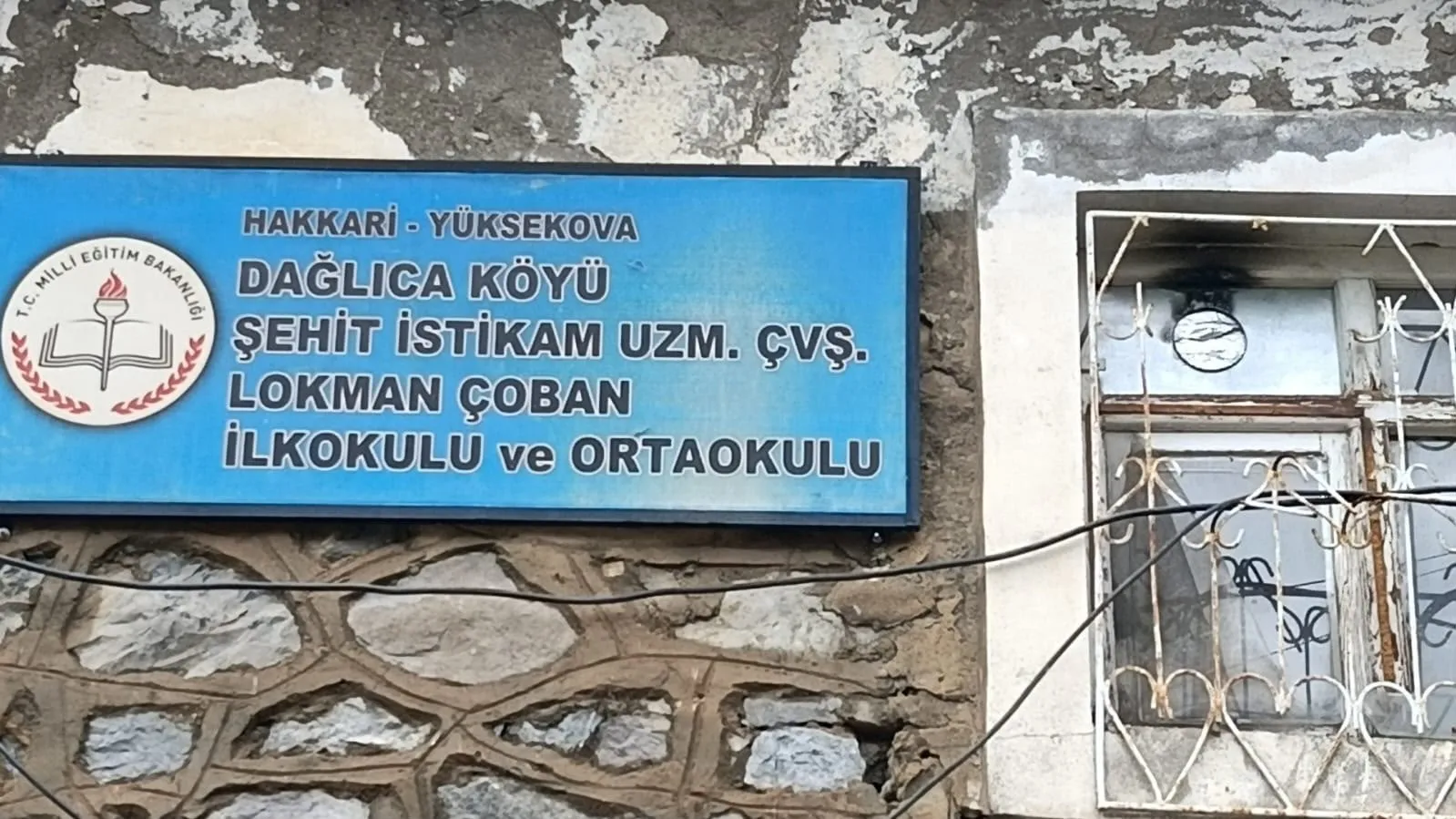 Yüksekova'da boş okulda çıkan yangın köylüleri harekete geçirdi