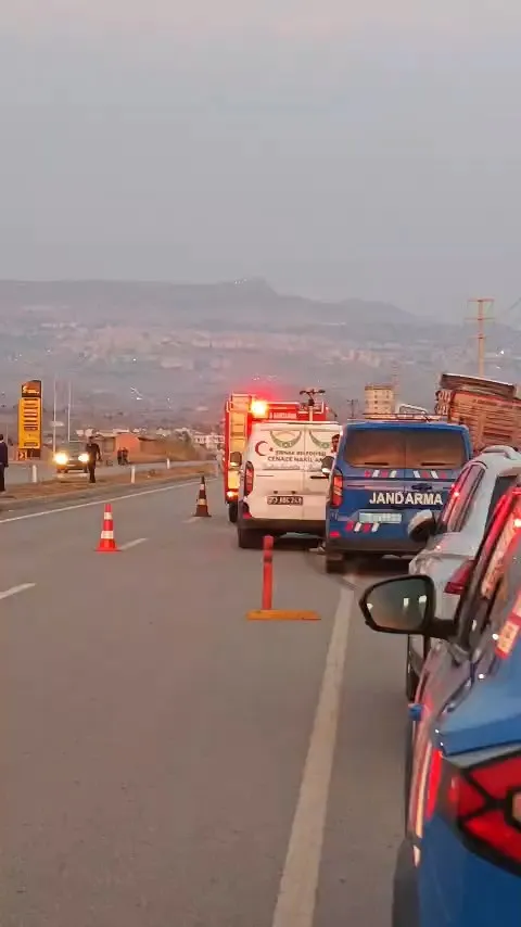 Şırnak'ta kamyonet ve motosiklet çarpıştı: Bir genç hayatını kaybetti