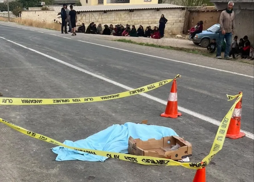 Şanlıurfa Akçakale yolunda dokuz yaşındaki çocuk otomobil çarpması sonucu hayatını kaybetti
