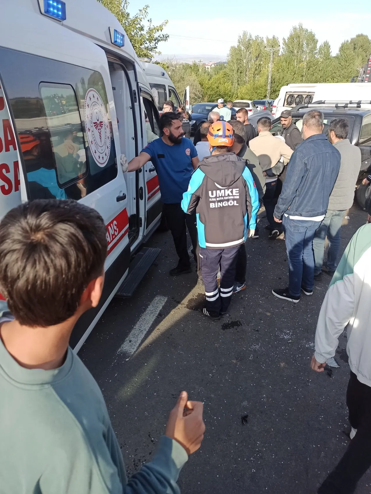 Bingöl yolunda midibüs ve kamyonet çarpıştı