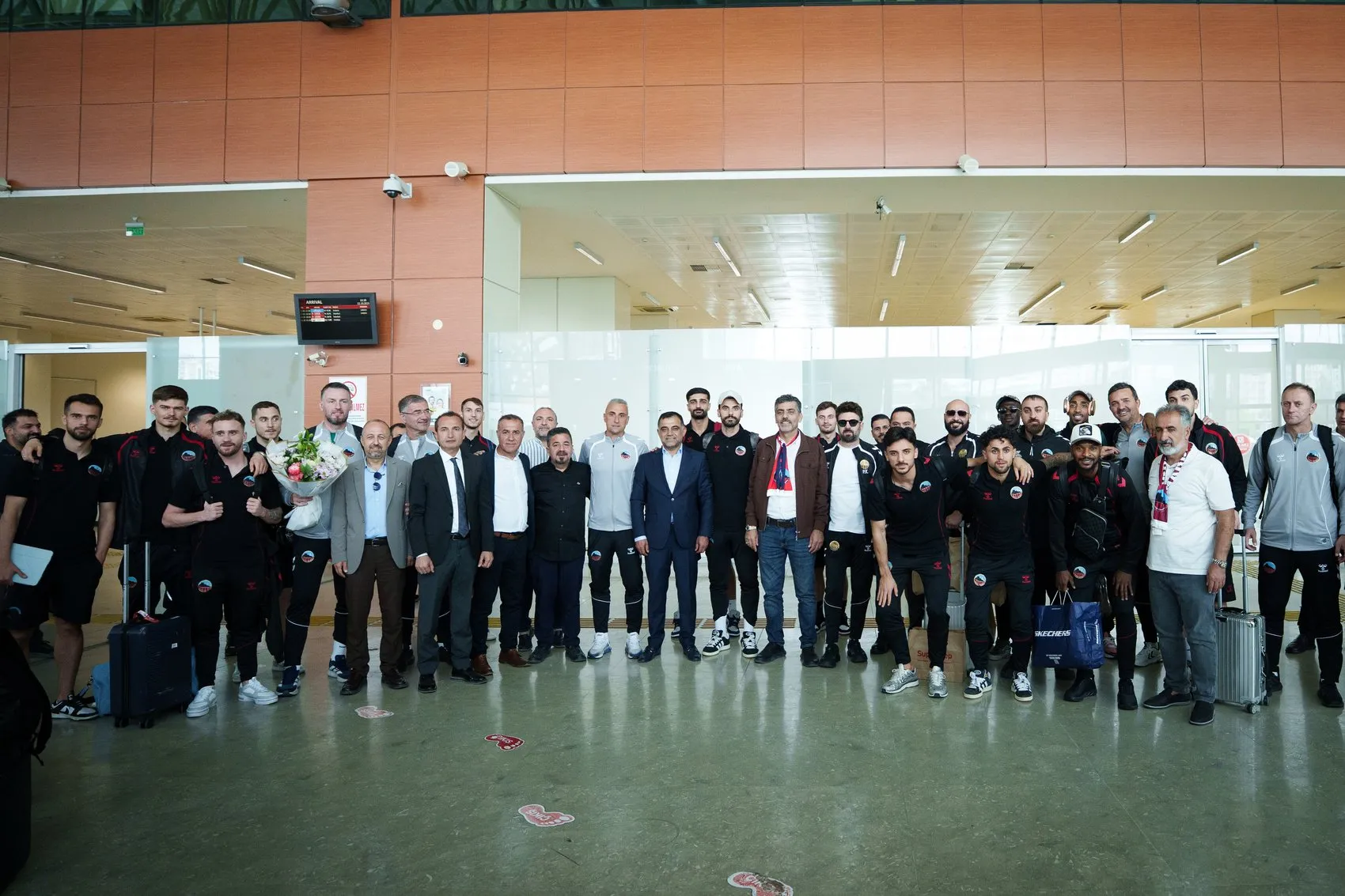 Mardin 1969 Spor taraftarlardan görkemli karşılama