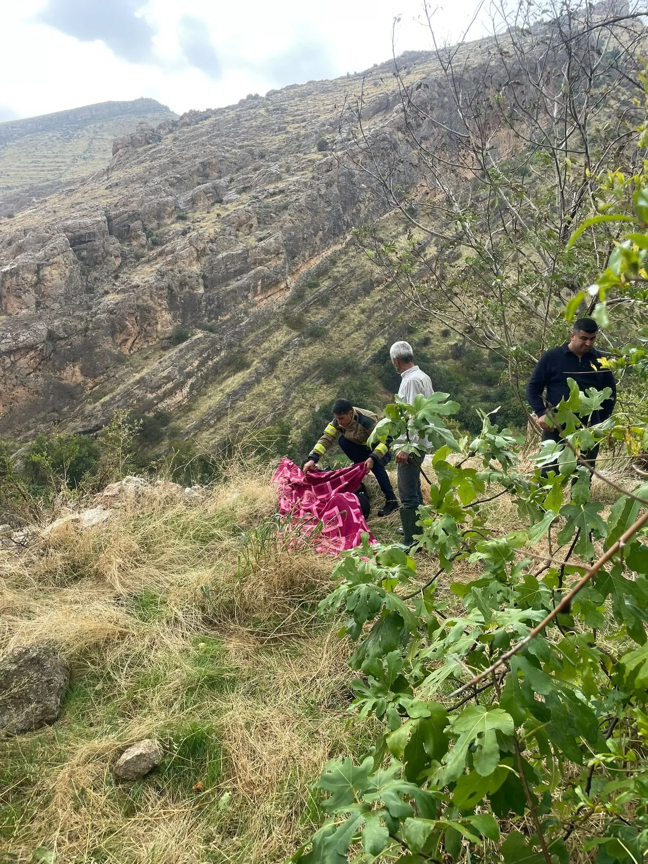 Kızıltepe'de otomobil uçuruma yuvarlandı sürücü ağır yaralandı