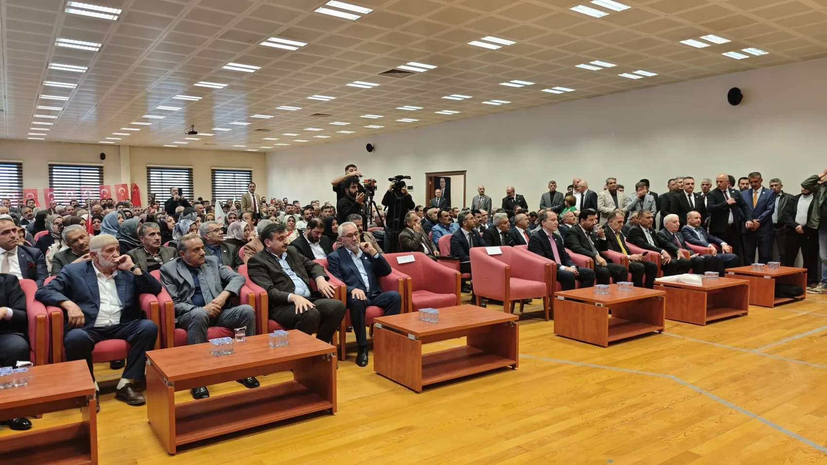 Erbakan Van'da kardeşlik vurgusu yaptı