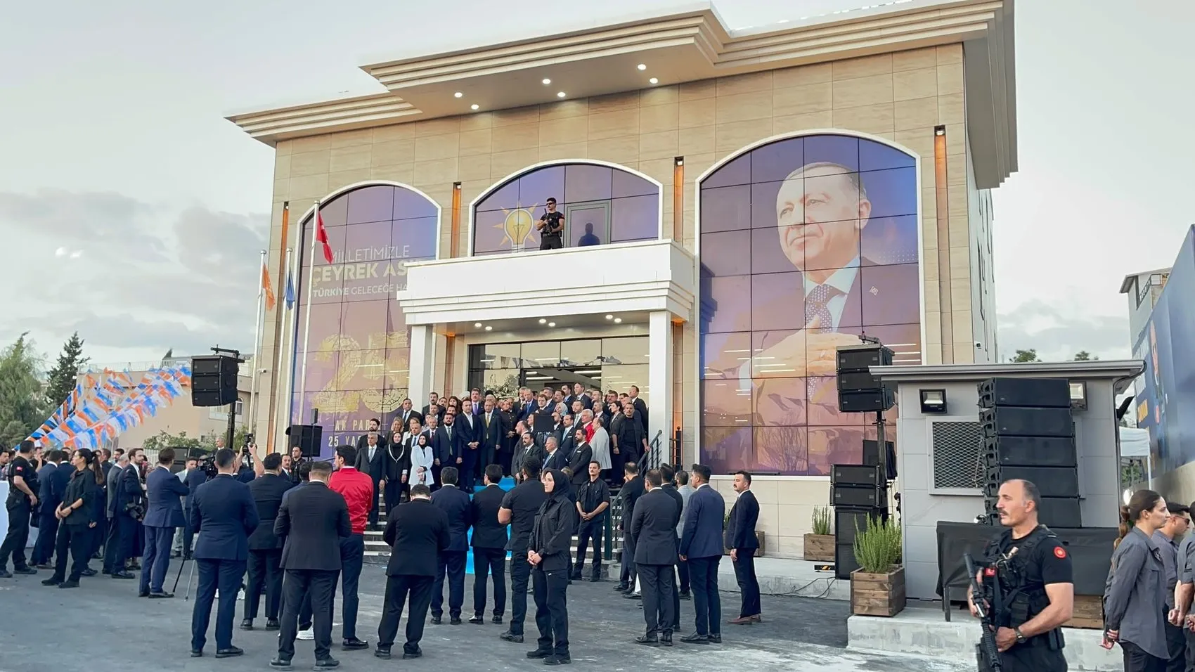 Cumhurbaşkanı Erdoğan Şanlıurfa'da yeni il başkanlığı binasını hizmete açtı