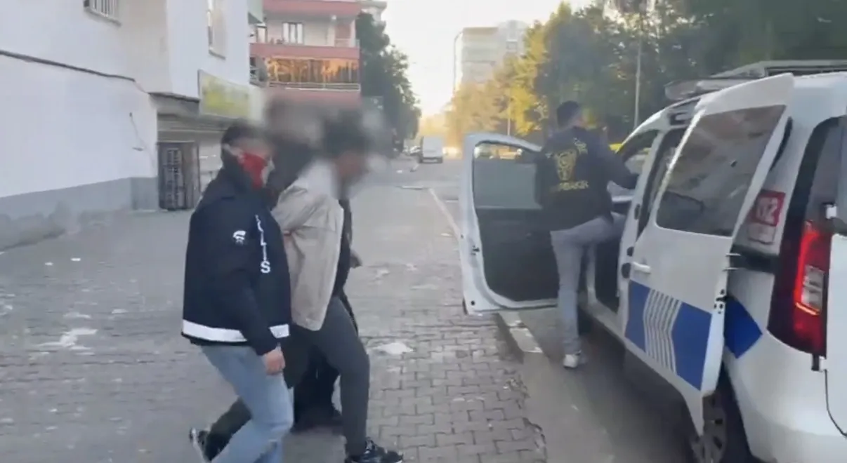 Sahte araç kiralama siteleriyle dolandırıcılık yapan çeteye büyük darbe