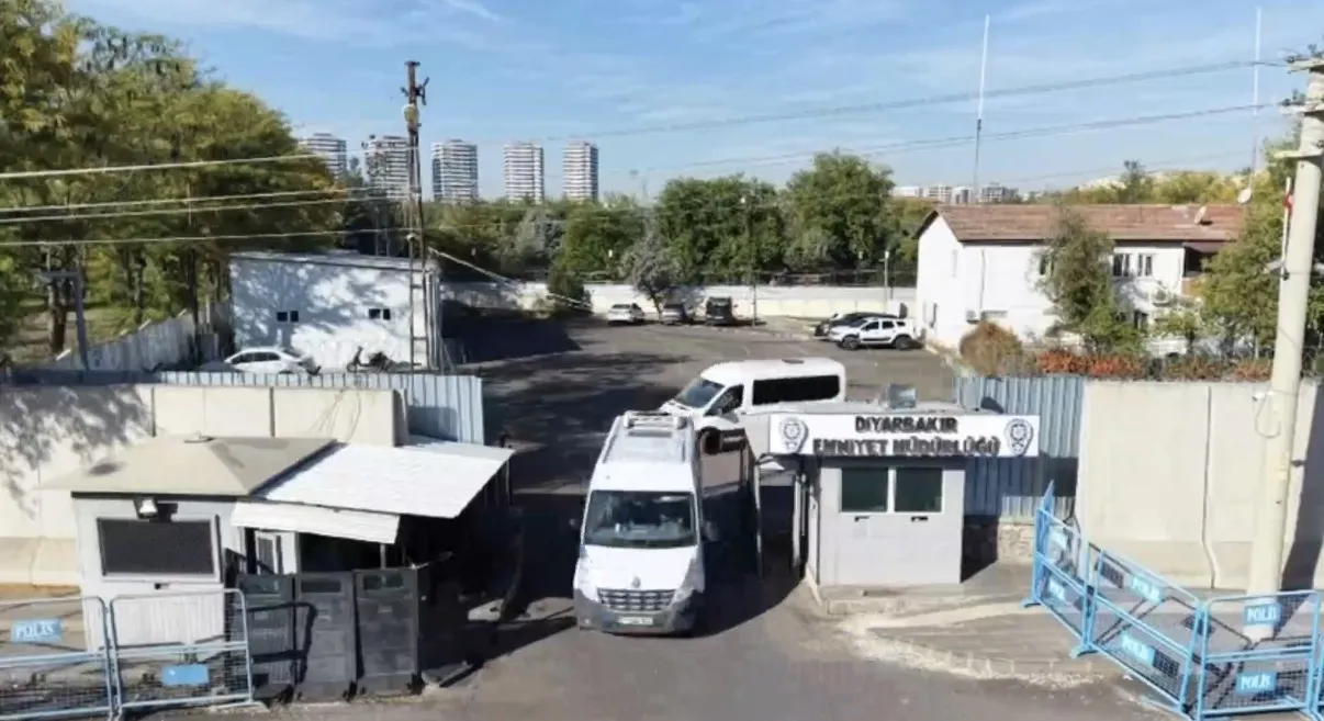 Sahte araç kiralama siteleriyle dolandırıcılık yapan çeteye büyük darbe
