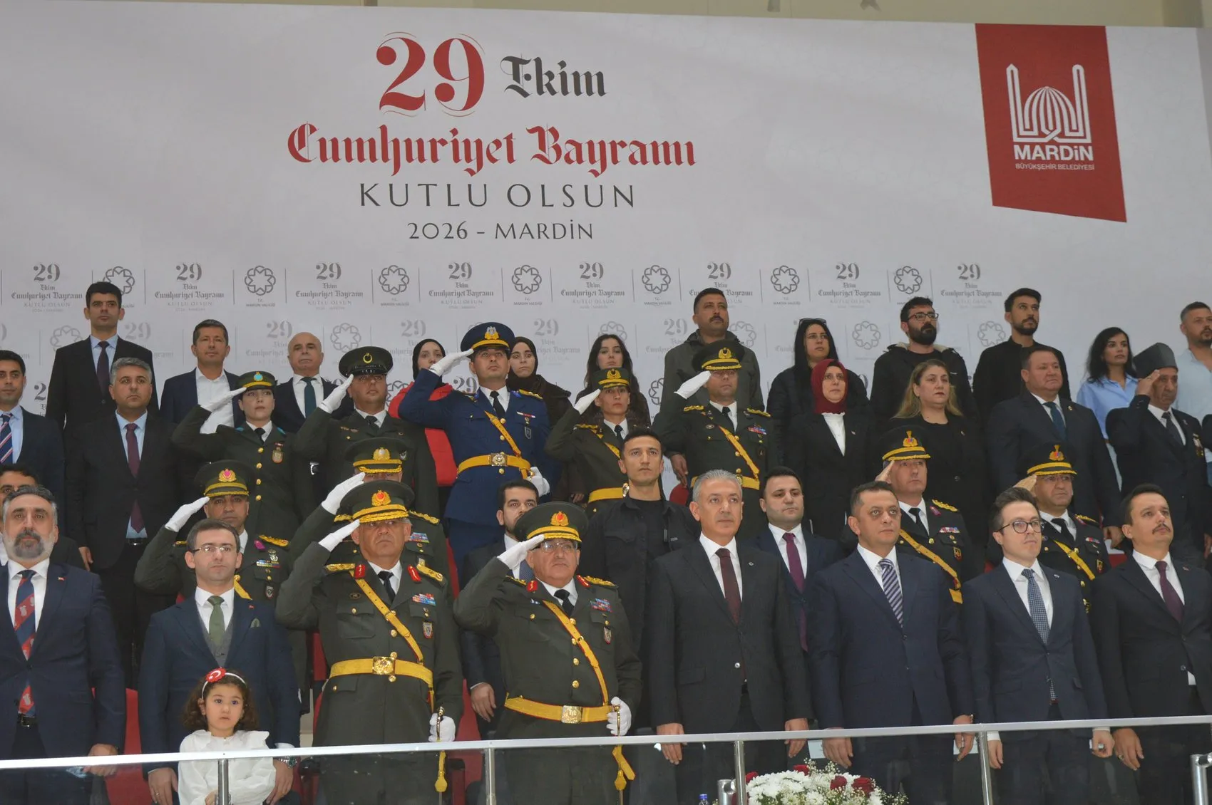 Mardin'de Cumhuriyet coşkusu çocuk korosundan dört dilde türkü