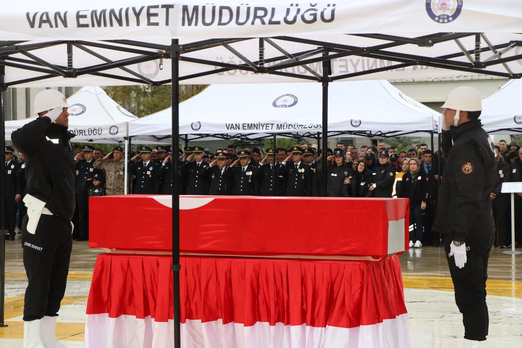 Şehit polis memuru Tayfun Akalan Van'dan Ankara'ya uğurlandı