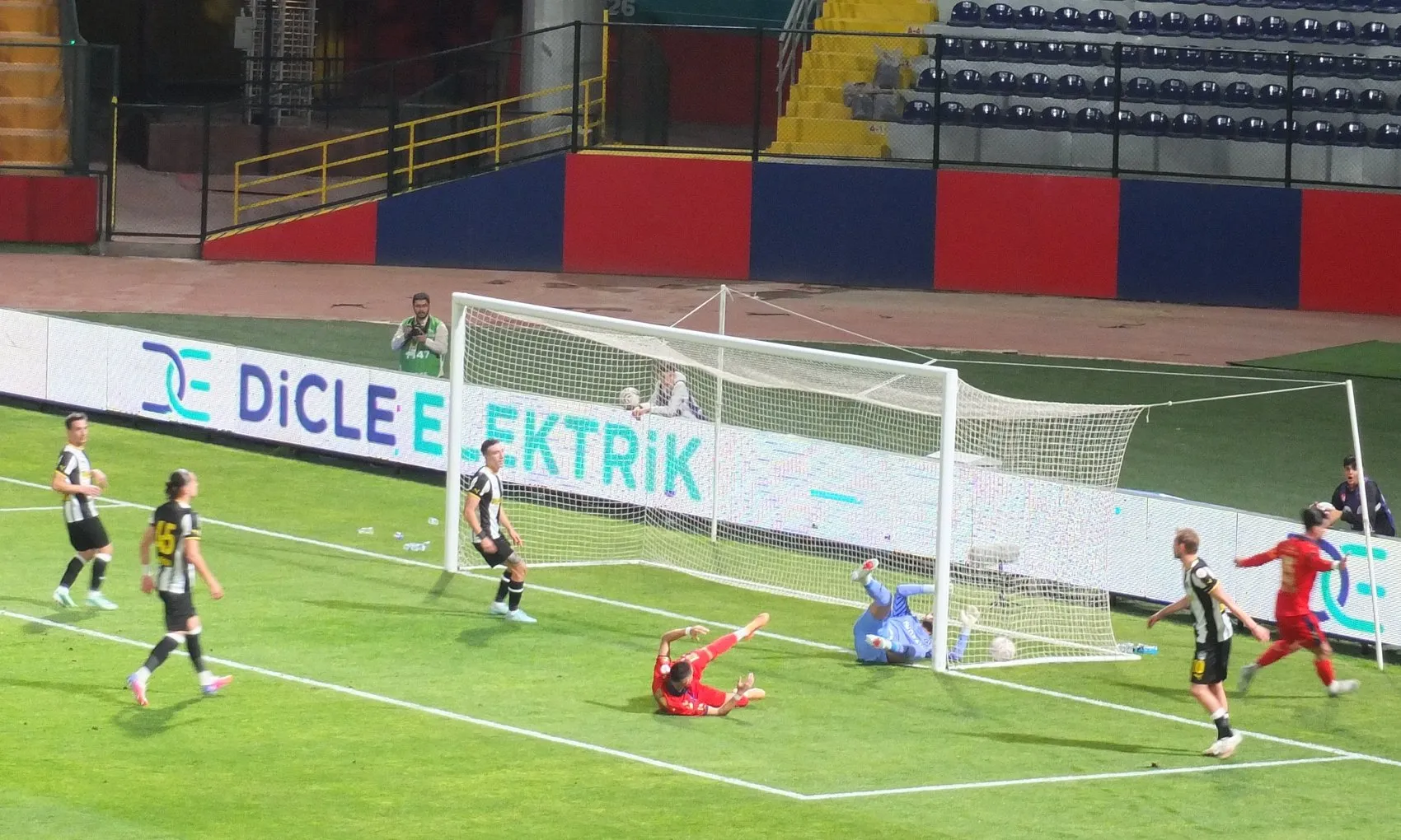 Mardin 1969 Spor evinde Manisa FK engelini iki golle aştı