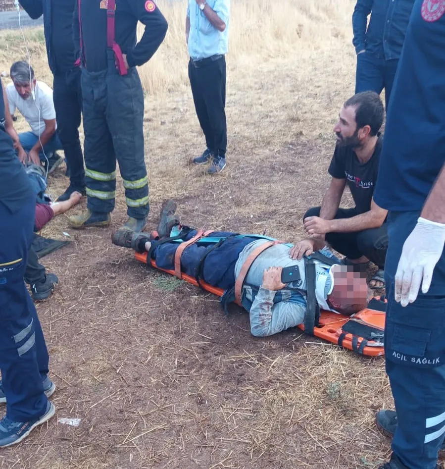 Diyarbakır Ergani'de arıza onarım kamyoneti devrildi 5 işçi yaralandı