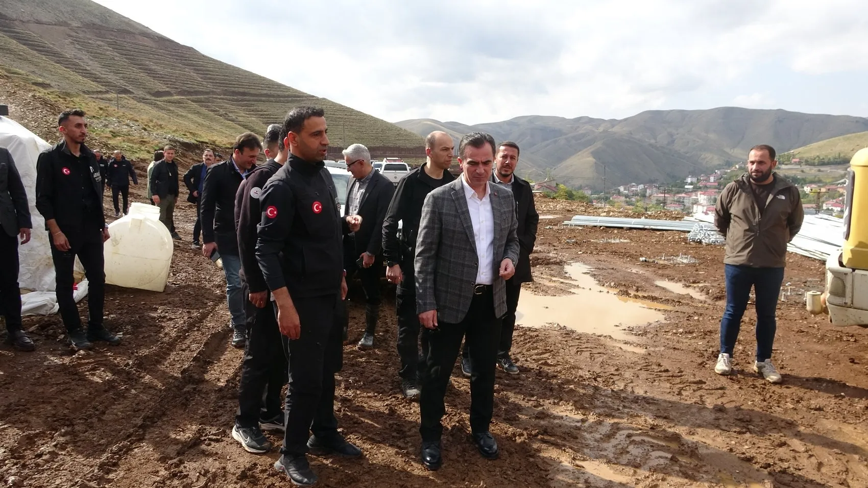 Bitlis'te çığ riskine karşı 1270 metrelik kar perdesi yapılacak