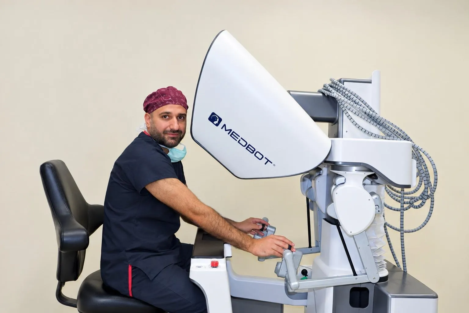 Şanlıurfa'da 12 yıllık ağrıya robotik cerrahi ile son verildi