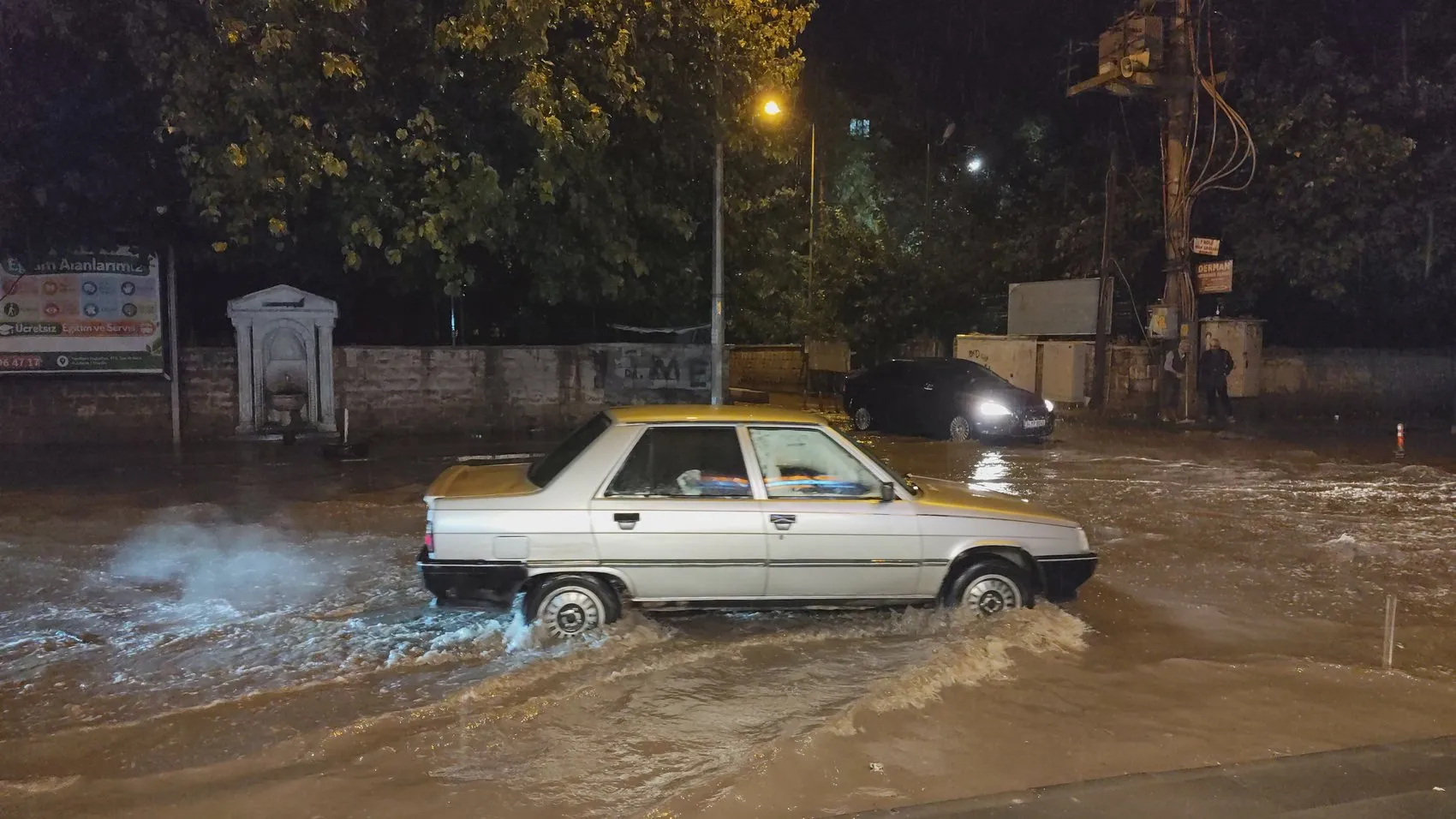 Mardin Kızıltepe'de şiddetli sağanak hayatı olumsuz etkiledi
