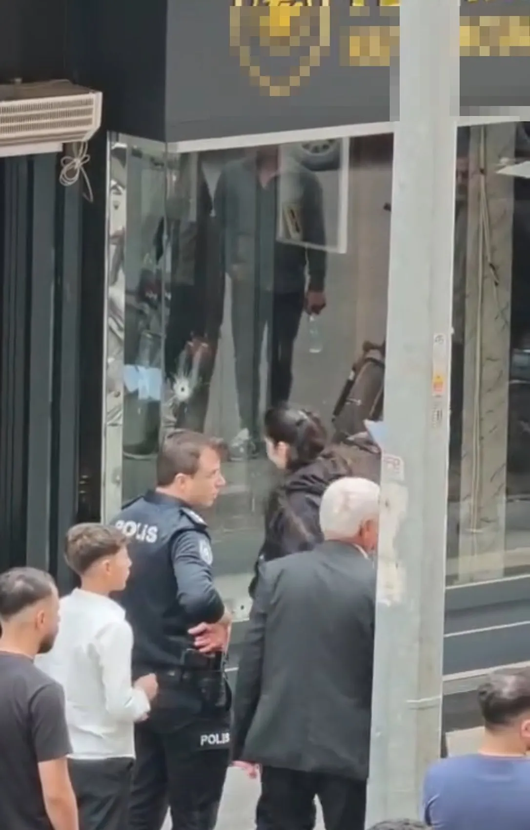Mardin Kızıltepe'de kuyumcu dükkanına gece saatlerinde silahlı saldırı düzenlendi