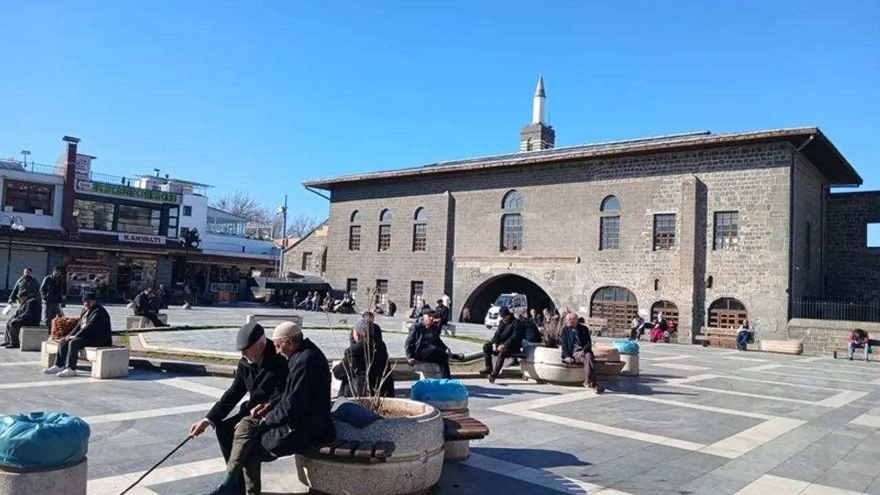 Güneşi Gören Meydanda Yer Kaptı! - Diyarbakır Son Dakika , Diyarbakır  Haber, Amedspor, Amed,Diyarbakır haberleri,
