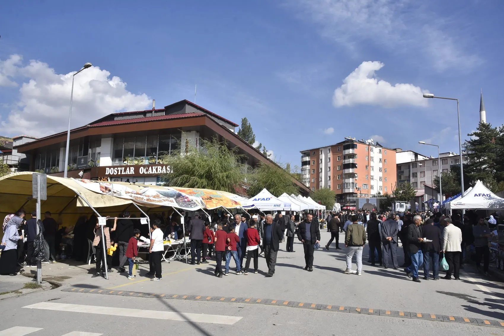 Bitlis Hizan ilçesinde ilk karakovan balı hasadı festivali başladı