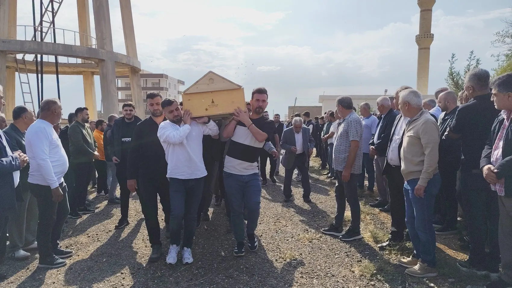 Nusaybin'de su kanalına uçan otomobilde hayatını kaybeden 6 kişi toprağa verildi