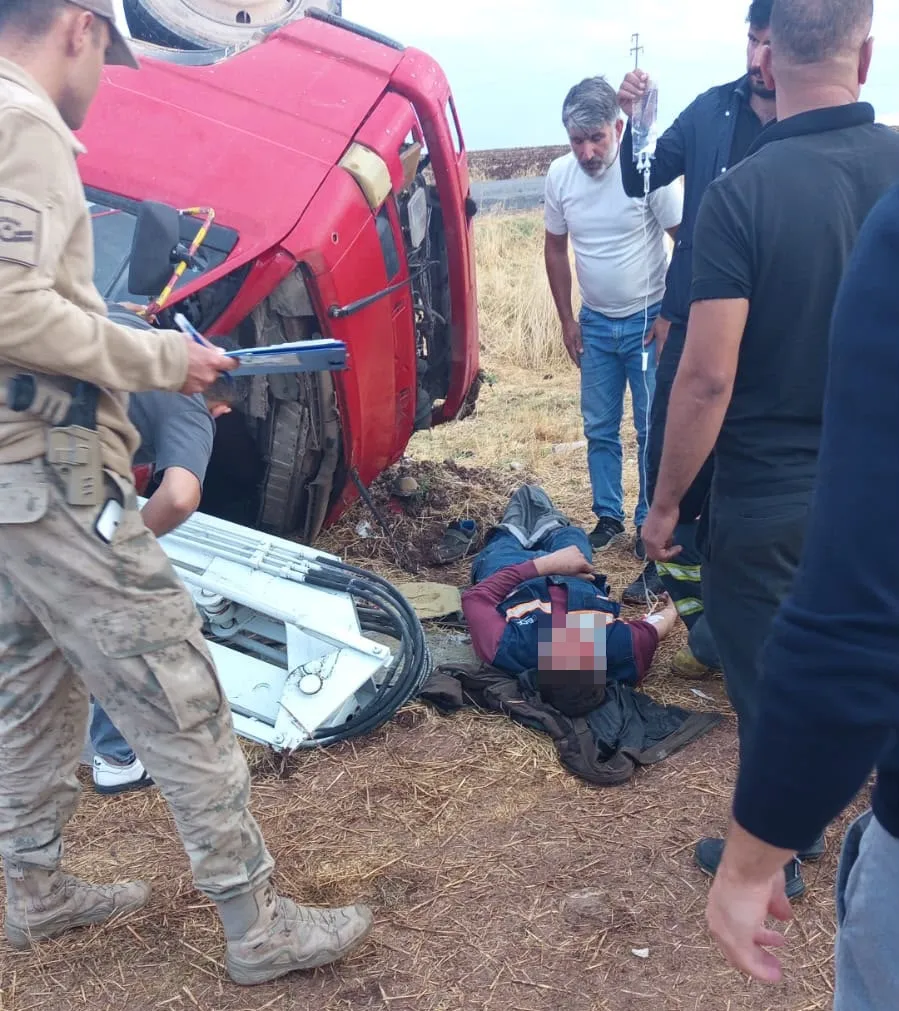 Diyarbakır Ergani'de arıza onarım kamyoneti devrildi 5 işçi yaralandı