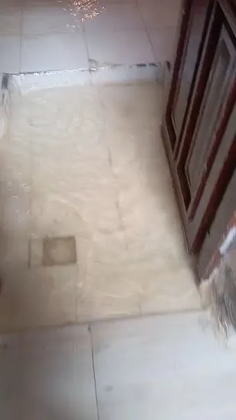 Mardin Artuklu'da sağanak yağış ev ve iş yerlerini sular altında bıraktı
