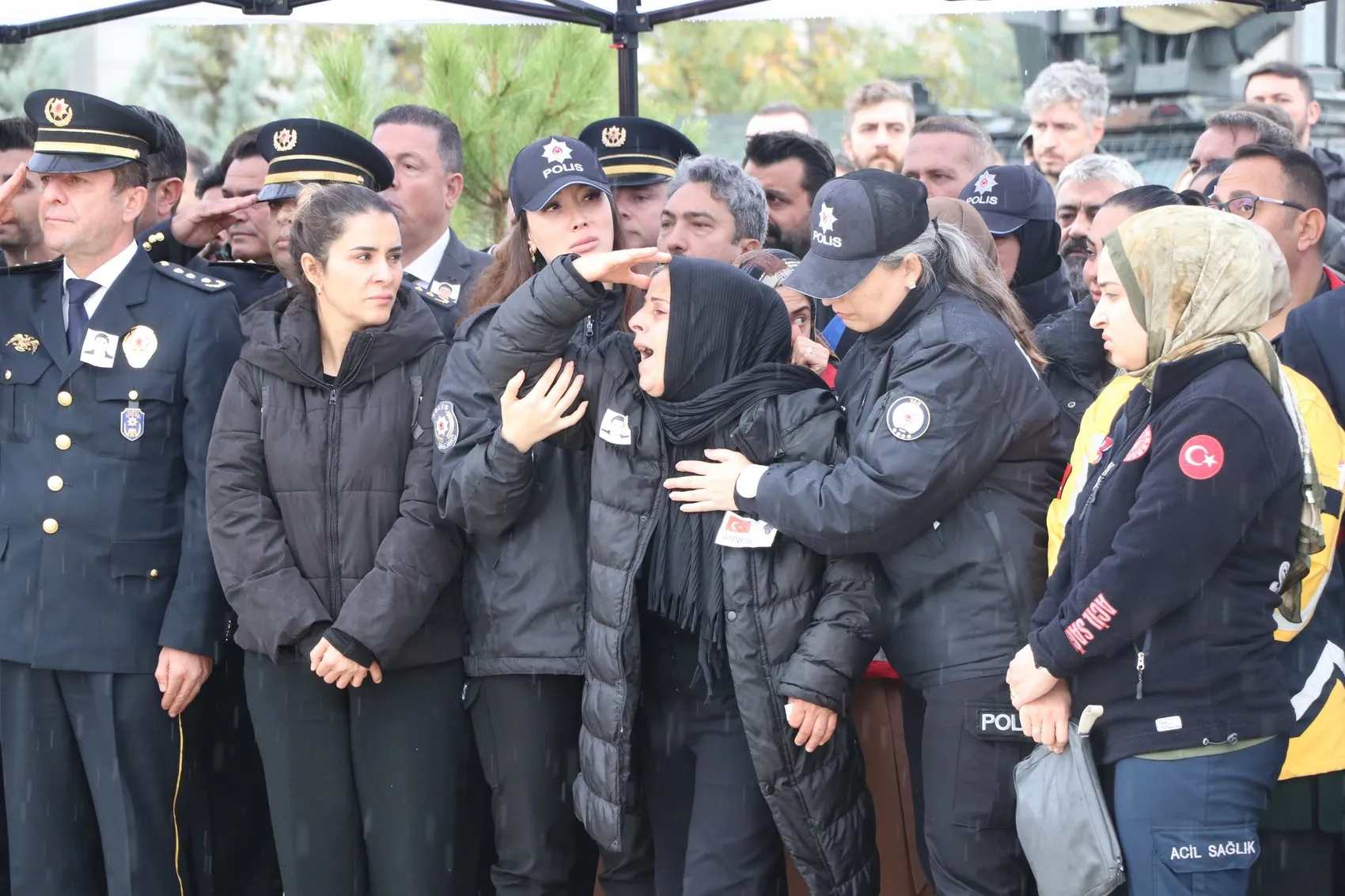 Şehit polis memuru Tayfun Akalan Van'dan Ankara'ya uğurlandı