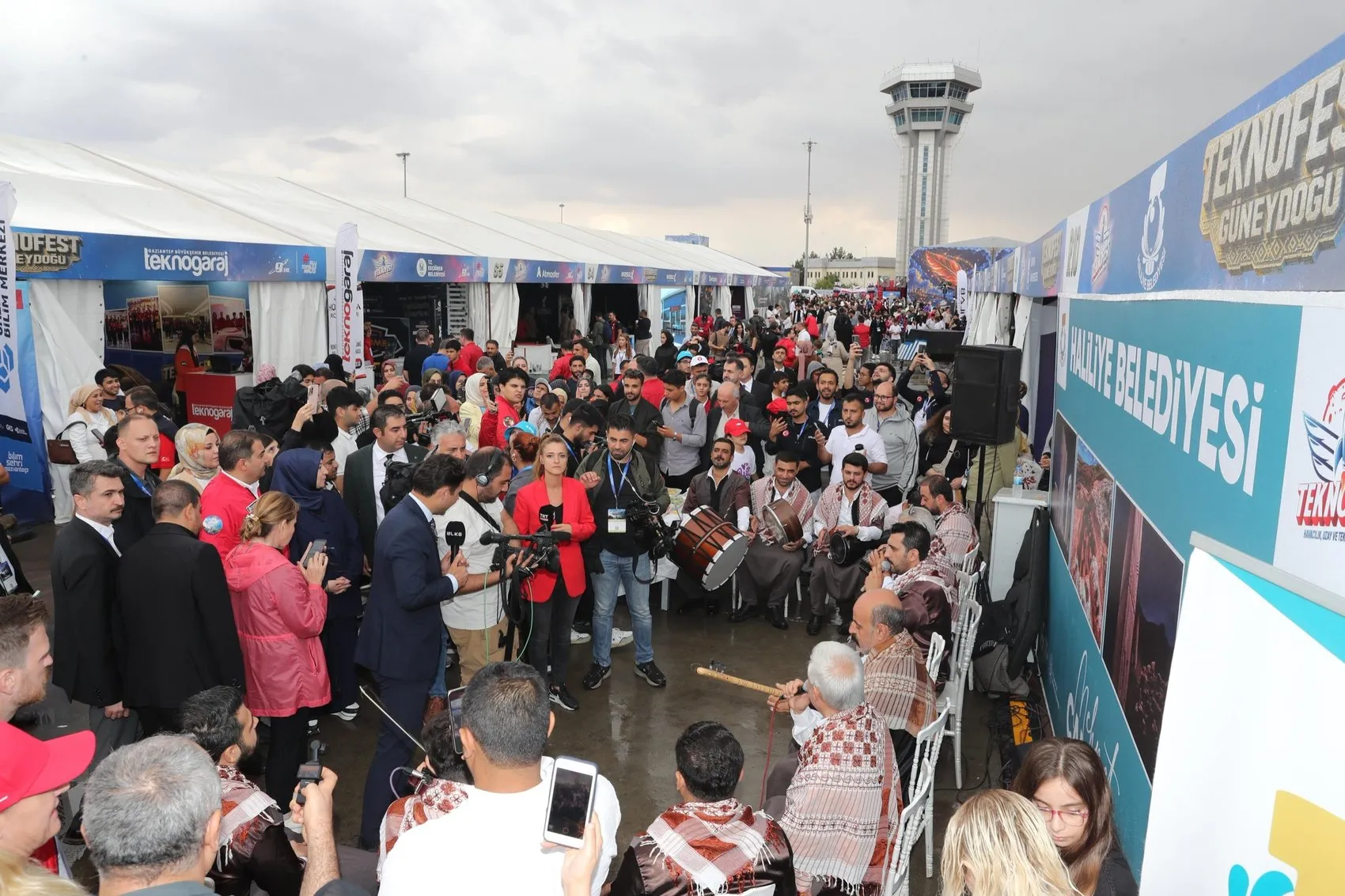 Şanlıurfa'da TEKNOFEST coşkusu yağmura rağmen hız kesmeden devam ediyor