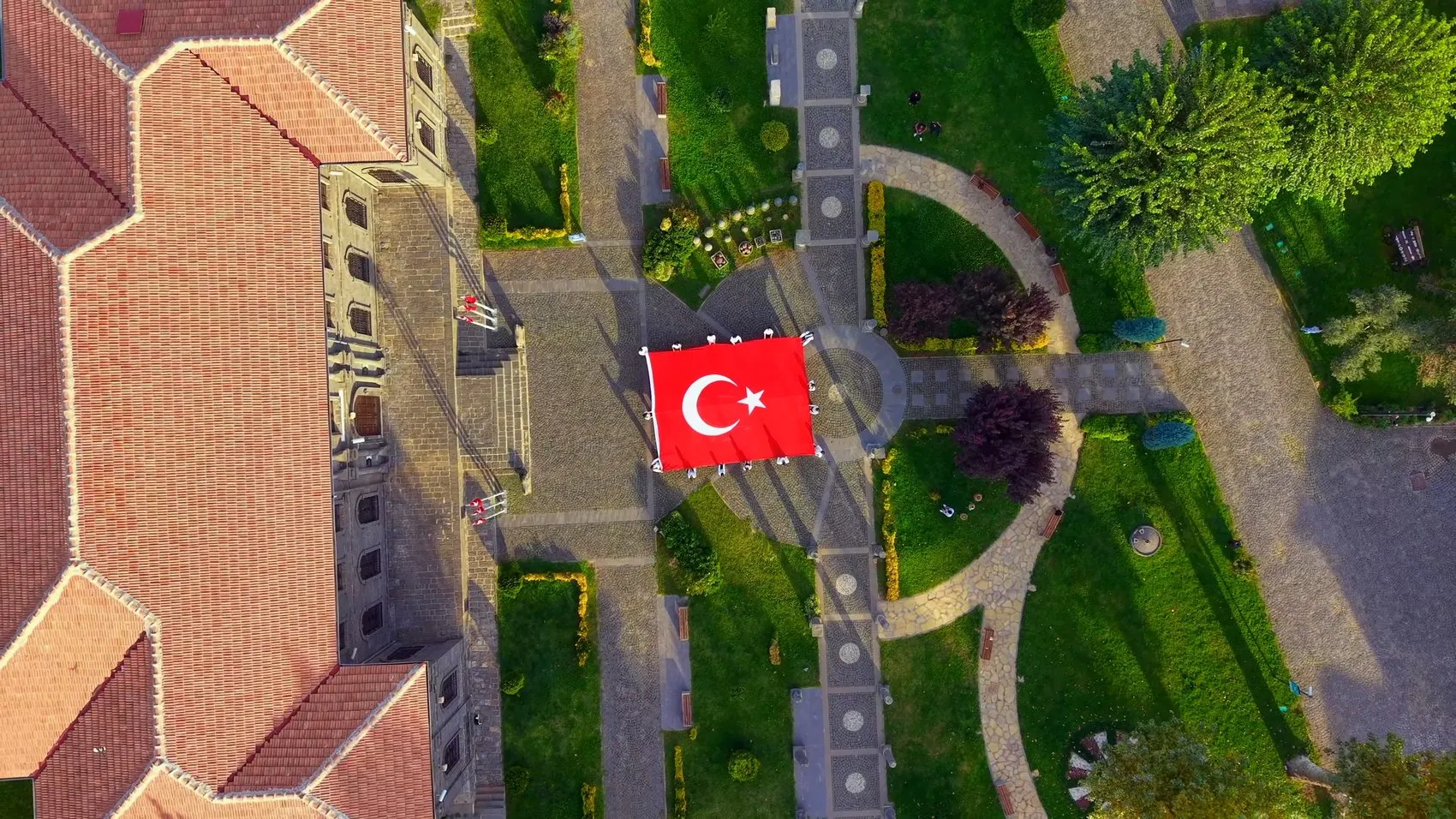 Diyarbakır İçkale'de dev Türk bayrağıyla Cumhuriyet kutlaması