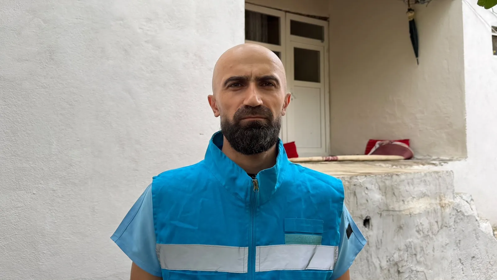 Kazak doktor Hakkari sınırında şifa dağıtıyor
