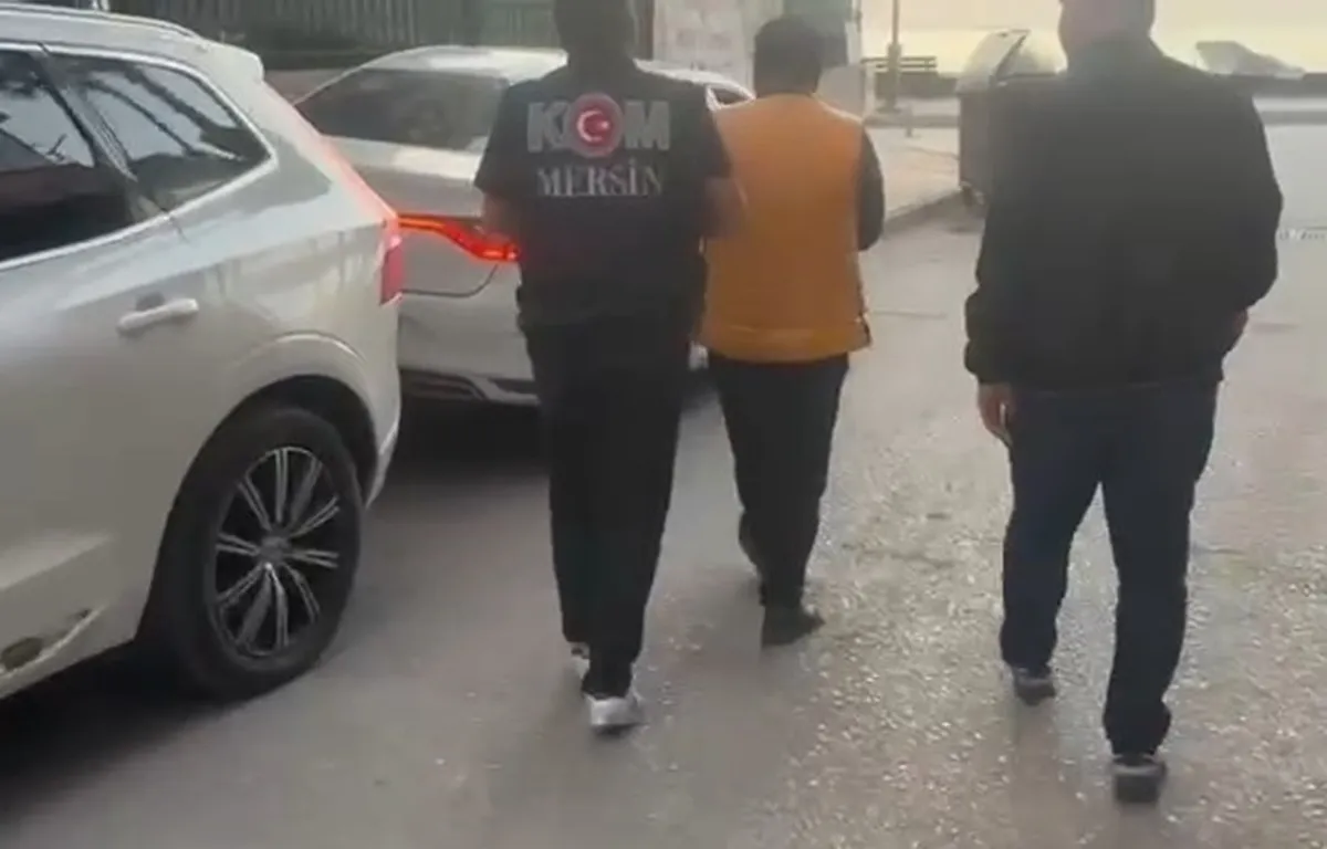 Kendilerini devlet görevlisi olarak tanıtan dolandırıcılık şebekesi çökertildi