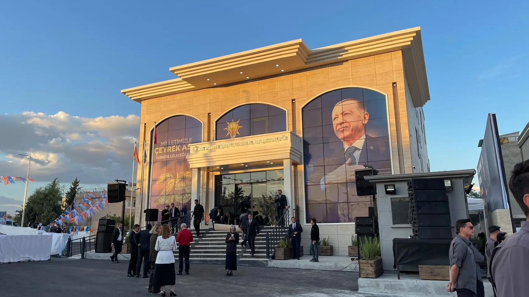 Cumhurbaşkanı Erdoğan Şanlıurfa'da yeni il başkanlığı binasını hizmete açtı
