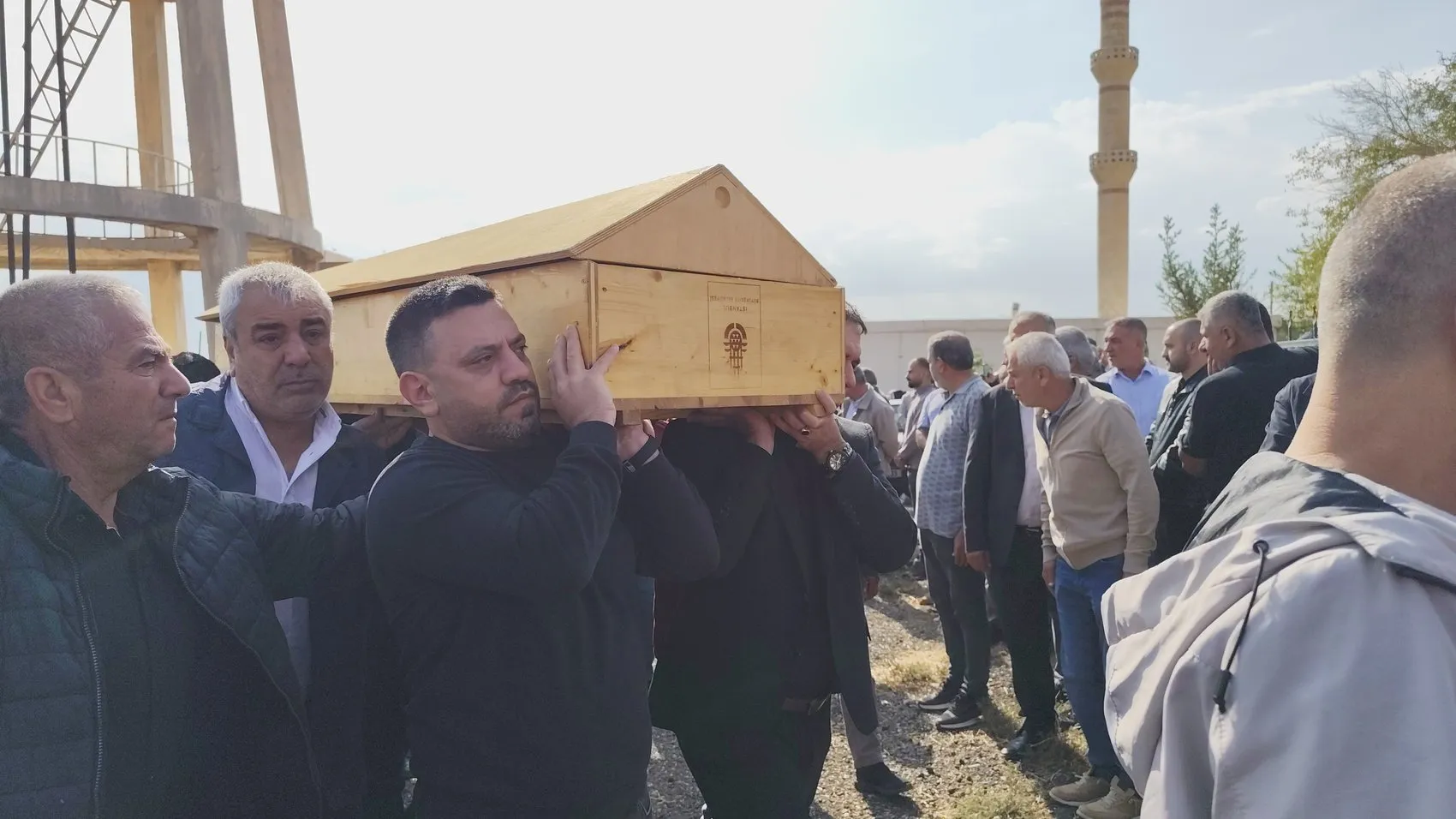 Nusaybin'de su kanalına uçan otomobilde hayatını kaybeden 6 kişi toprağa verildi