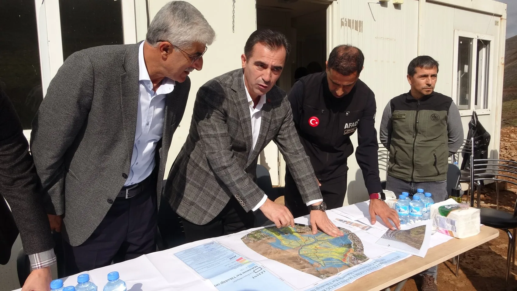 Bitlis'te çığ riskine karşı 1270 metrelik kar perdesi yapılacak