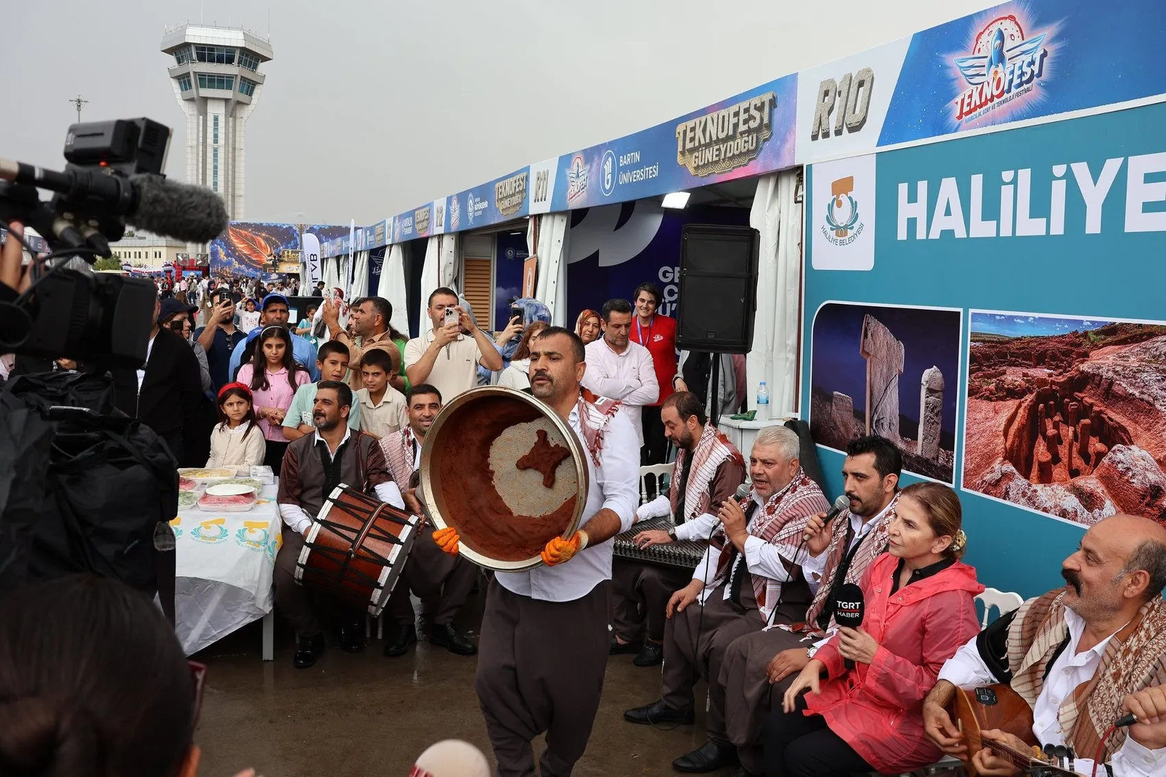 Şanlıurfa'da TEKNOFEST coşkusu yağmura rağmen hız kesmeden devam ediyor