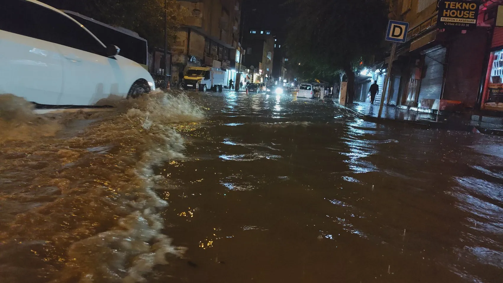 Mardin Kızıltepe'de şiddetli sağanak hayatı olumsuz etkiledi