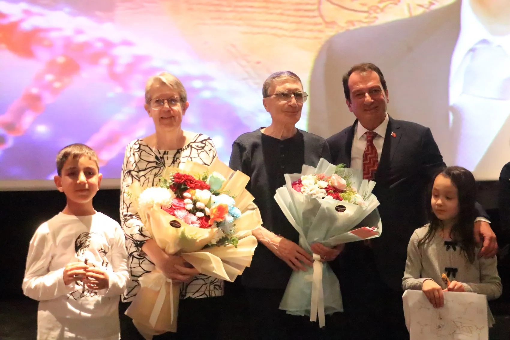Nobel ödüllü Aziz Sancar Diyarbakır'da öğrencilerle bir araya geldi