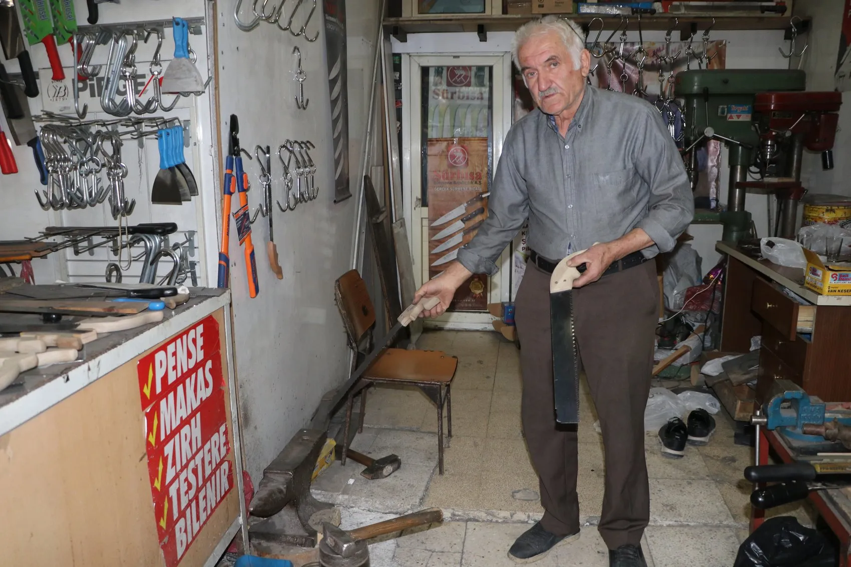 Vanlı Müzbah Usta 60 yıldır baba mesleği bileyiciliği yaşatıyor