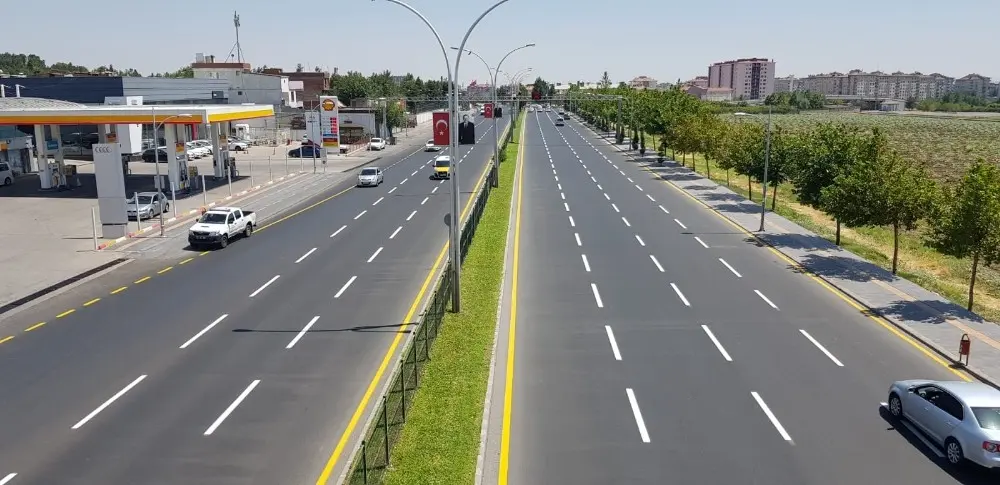 Diyarbakır'da yeni yollara trafik çizgileri çiziliyor - Diyarbakır Haberleri