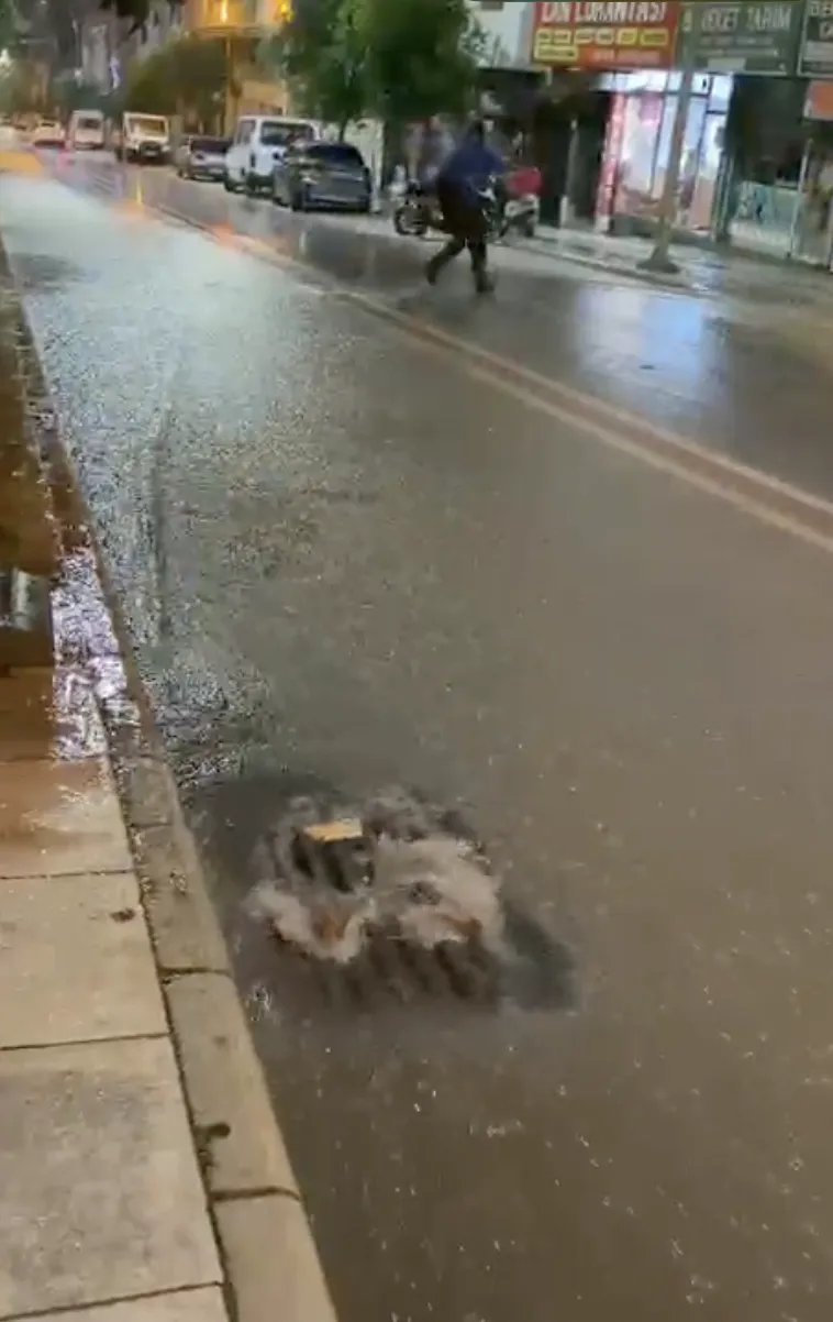 Elazığ sağanak yağışla birlikte zor anlar yaşadı