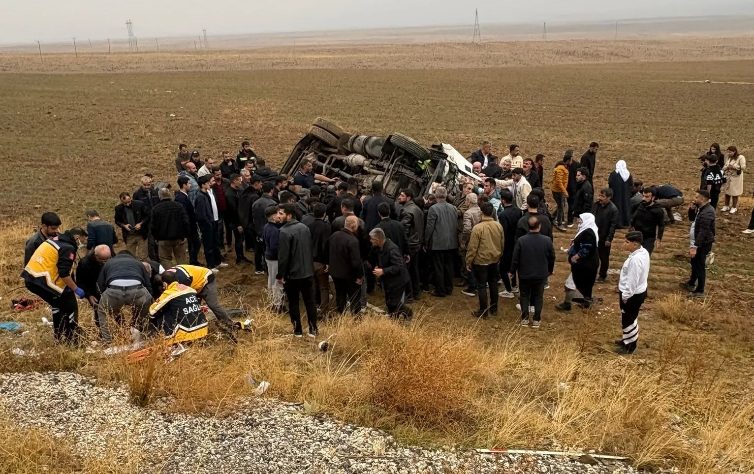 Hakkari Van kara yolunda zincirleme kaza 12 yaralı
