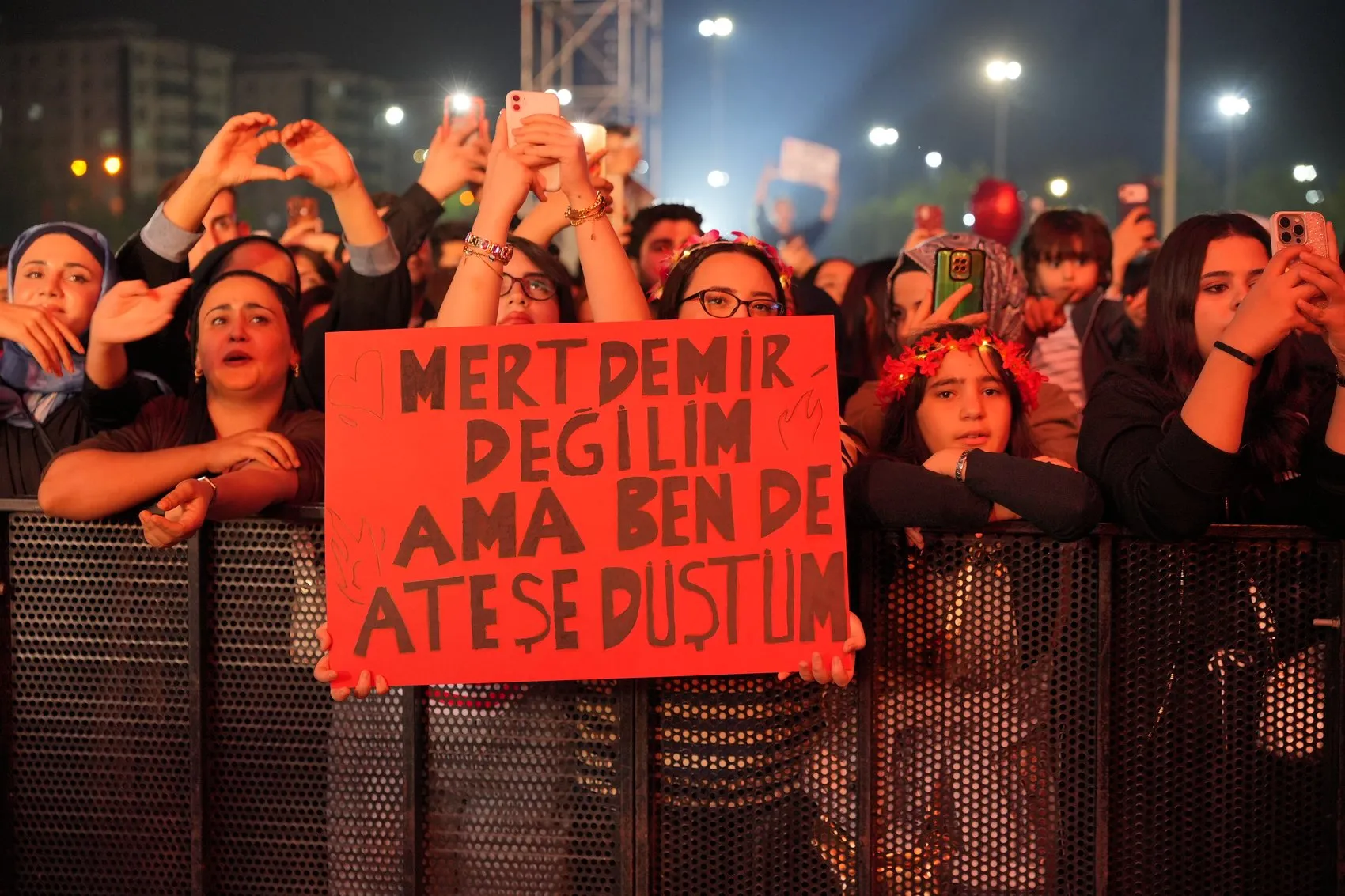 Diyarbakır Kültür Yolu Festivali Mert Demir konseriyle coştu