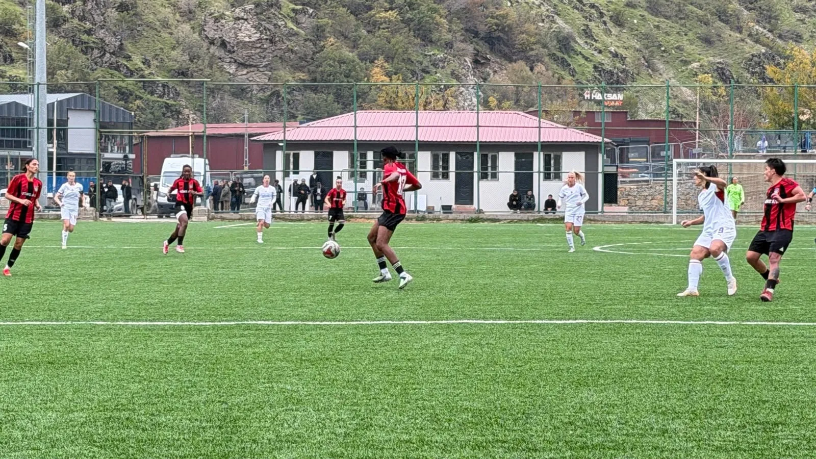 Yüksekova Spor ile Galatasaray Şemdinli'de puanları paylaştı
