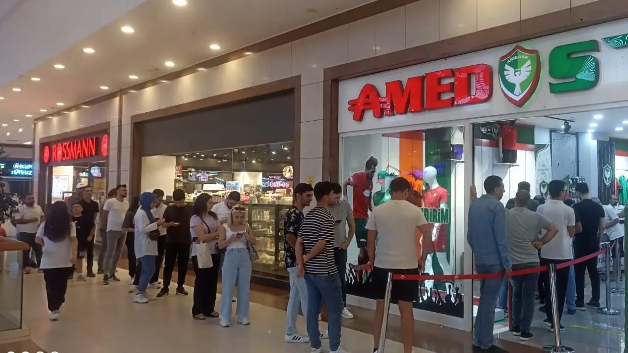 Maça 4 gün kaldı: Amedstore'de kuyruklar uzadı!