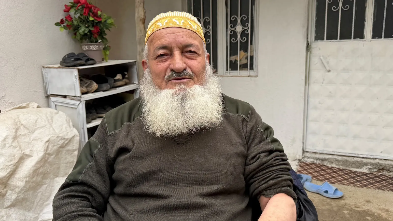 Kazak doktor Hakkari sınırında şifa dağıtıyor